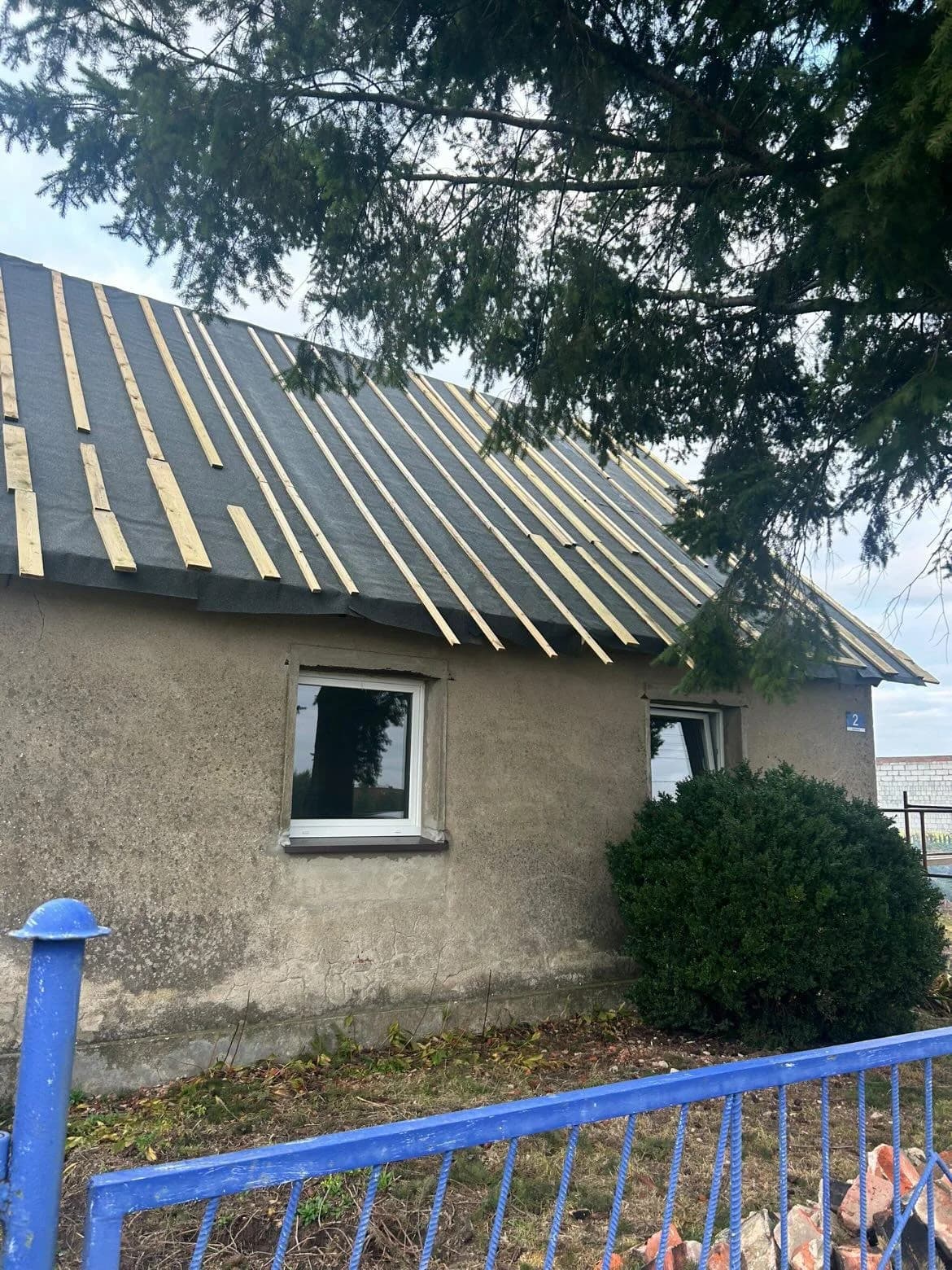 Dach przed wymianą pokrycia – realizacja 16